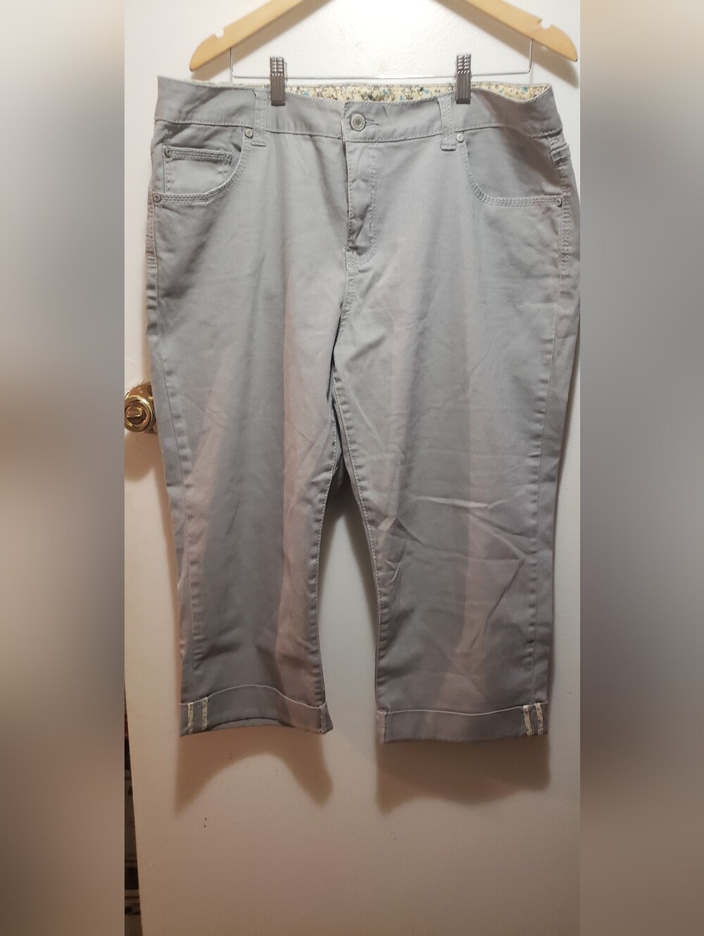 Faded Glory Light Gray Capris